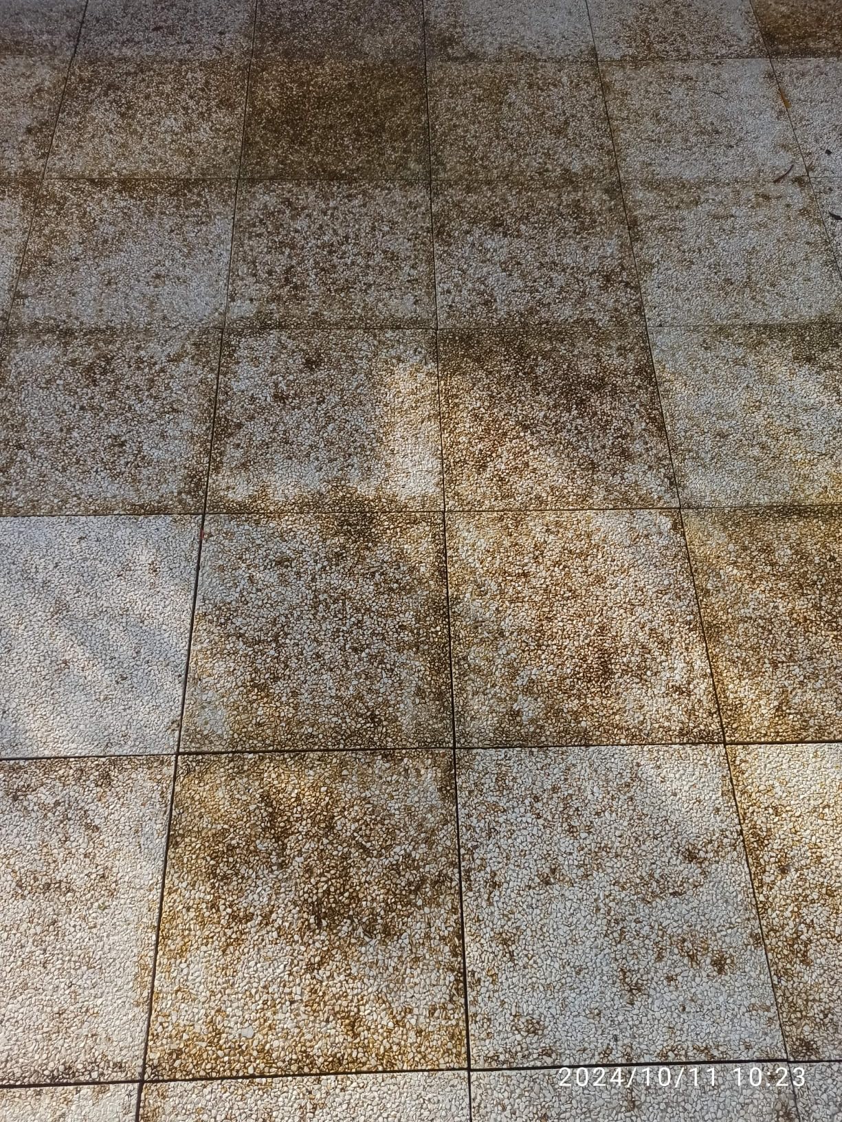 Pas adapté aux traces noires incrustées