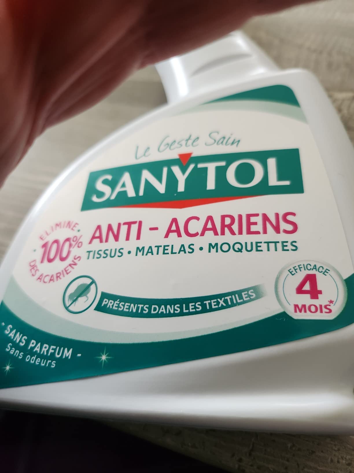 Efficace contre acariens et puces