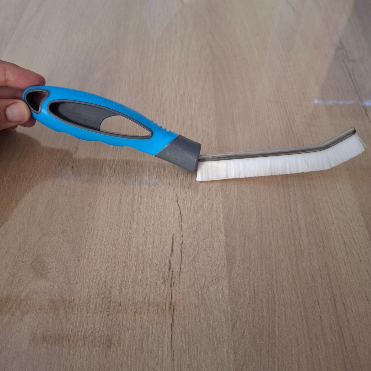 Enfin une brosse qui va dans les coins